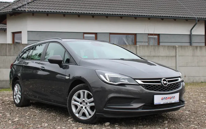 opel Opel Astra cena 31900 przebieg: 285000, rok produkcji 2016 z Płock